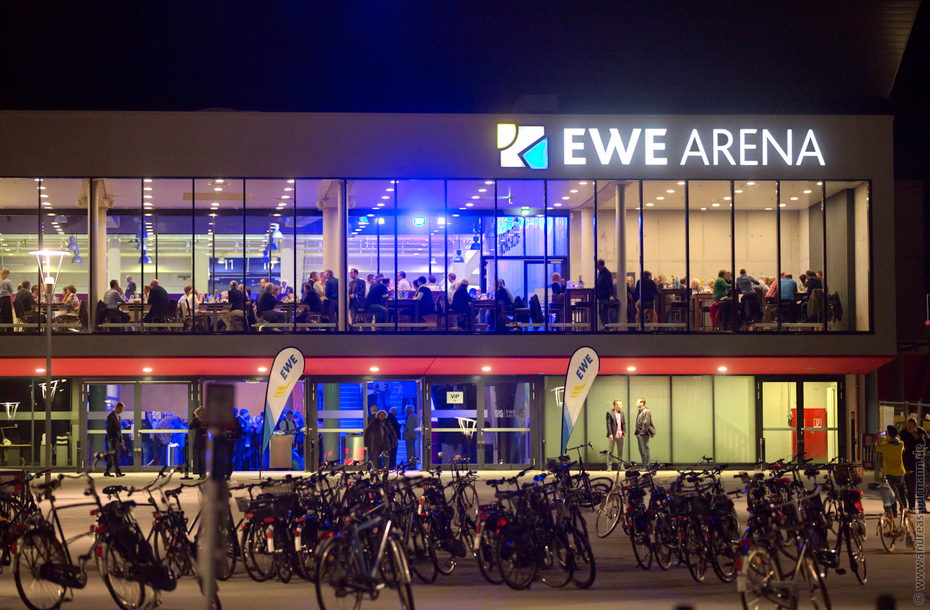 Foto 20130420-ewe-arena-008.jpg Messehalle und Veranstaltungszentrum grosse EWE ARENA Oldenburg